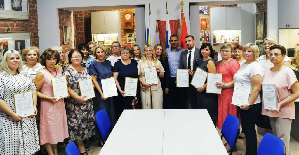 ДМН вручил благодарственные письма ВКСРС руководителям сетевых лабораторий.jpg