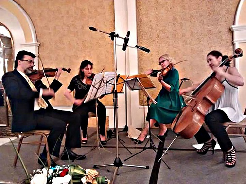 Выступление квартета музыкантов - российских соотечественников в отеле «Gran Melia», во время приема в честь Дня России, 2016 г.