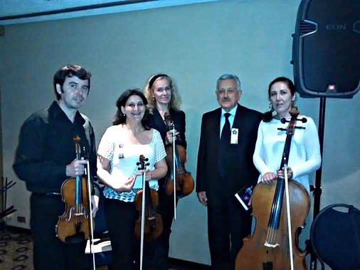 Посол России в Венесуэле В.Ф.Заемский с музыкантами Дмитрием Пыленковым, Маргаритой Ротиновой, Ольгой Ткаченко и Эвелиной. Концерт, посвященный  Дню памяти 100-летия геноцида армянского народа.