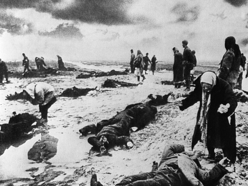 Горе. Керчь, 1942г. Фото Дмитрия Бальтерманца