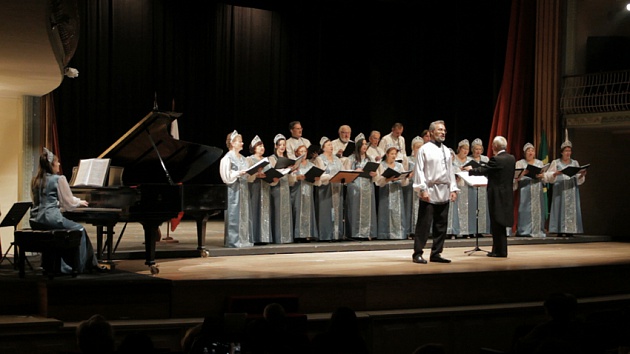 Концерт в честь Дня России 12 июня 2015 года в Сан-Паулу. На мероприятии выступили русский хор «Мелодия», дирижер Юрий Пономарев, художественный руководитель Наталия Шигаева, фортепиано Светлана Политанская, скрипка Флавия Пераззоло.