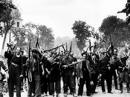 Литовские партизаны, вошедшие в Вильнюс вместе с советскими войсками, 1944 г. Фото из архива ИТАР-ТАСС
