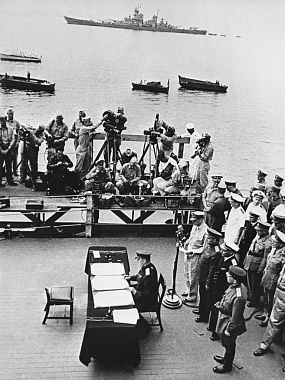 Подписание Акта о капитуляции Японии, 1945 г. Фото из архива ИТАР-ТАСС