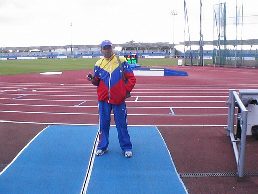 Михаил Поляков - заслуженный тренер России, вместе с супругой Еленой Гончаровой тренирует спортсменов-паралимпиков при Министерстве спорта и молодежи Венесуэлы.