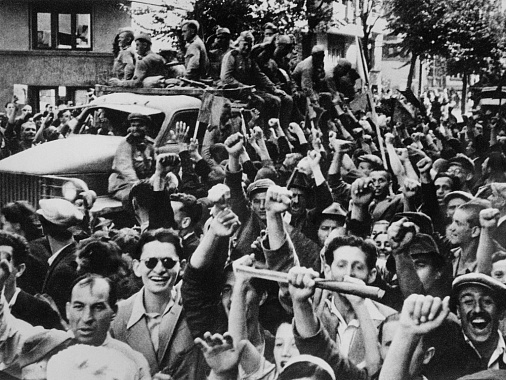Конец войне. В освобожденной Румынии, 1944 г. Фото Евгения Халдея