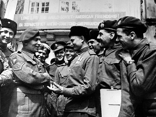 Встреча на Эльбе, 1945 г. Фото Аркадия Шайхета