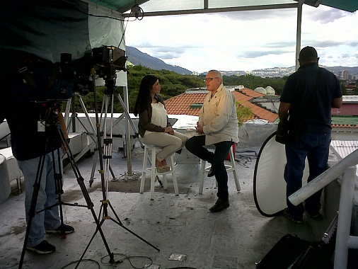 Интервью телеканала «Глобовисьон» с известным актером и режиссером Павлом Рощупкиным. На его счету участие в художественных фильмах, телесериалах, рекламах. Он преподавал в театральном институте г. Каракаса, а также делился своим мастерством в других городах страны.