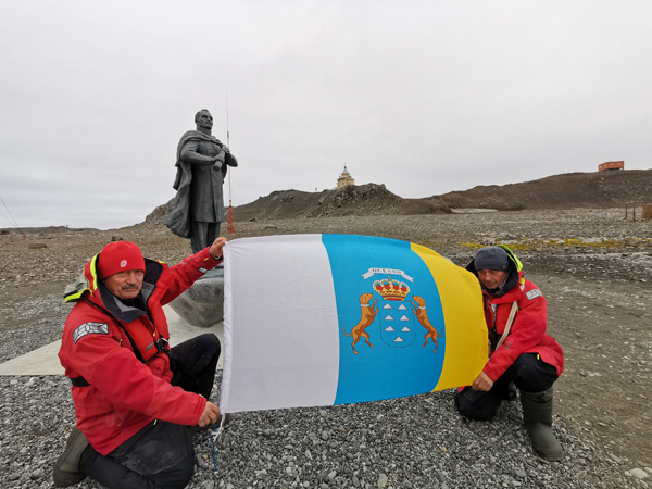 канарский флаг в Антарктиде!.jpg