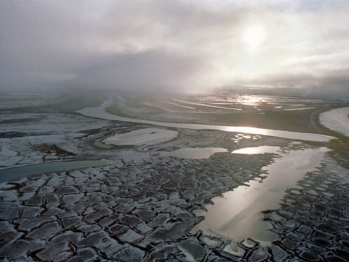 Якутия. Закат в дельте реки  Лены. Фото Романа Подэрни